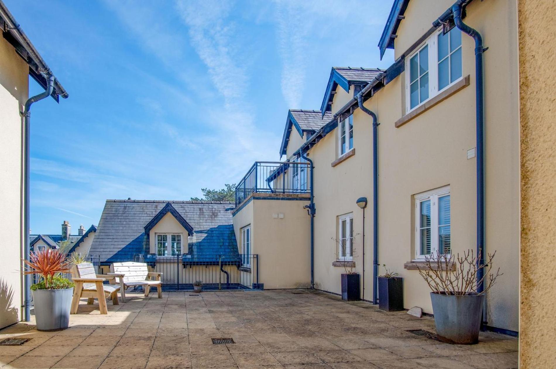 Minarvon - 2 Bedroom Apartment - Saundersfoot Exterior photo